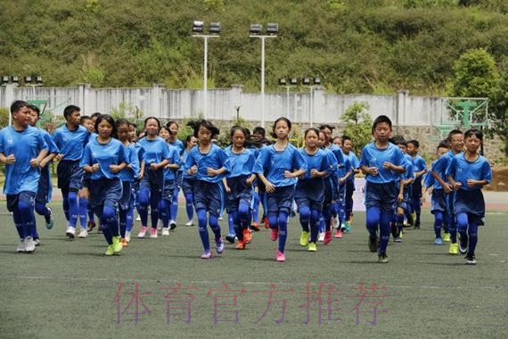 2021中国足协“梦想中国”社会责任活动（黔西南州站）在兴义四小民航校区举办