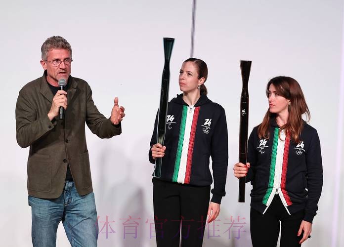 AC米兰主教练参与冬奥火炬传递